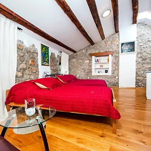 Apartment Oscar Iv With Terrace And Sea View, Rovinj